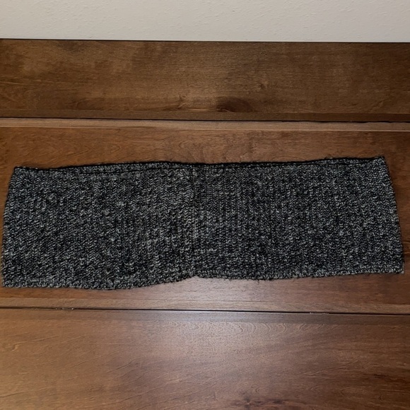 Besty Johnson Black & White Large Bow Detail Infinity Scarf - Picture 12 of 15